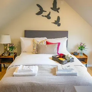Ditton Fields By Condokeeper Apartment