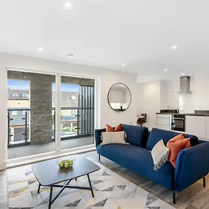 Tailored - Water Street Apartment