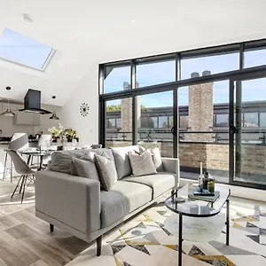 Tailored - Cambridge, Lacon House Apartment